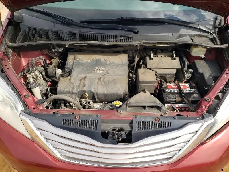 2016 TOYOTA SIENNA XLE 8-PASSENGER  