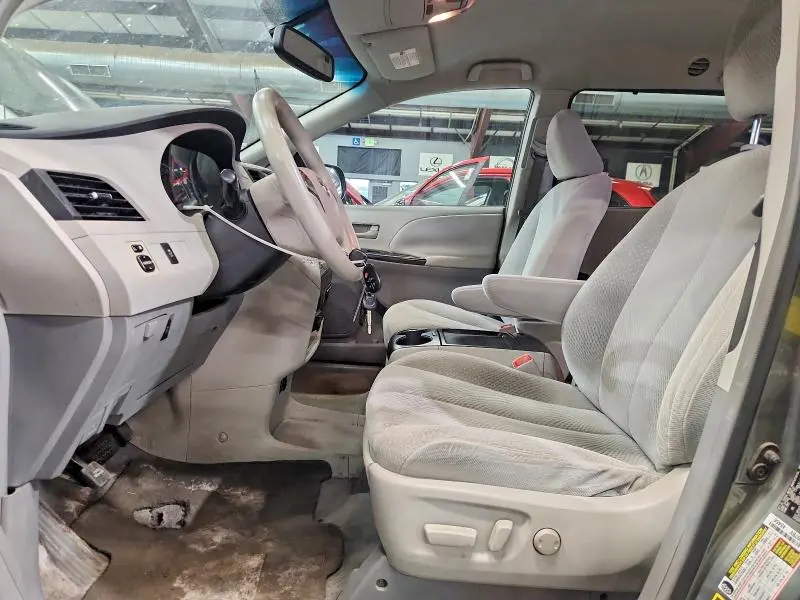2011 TOYOTA SIENNA LE  