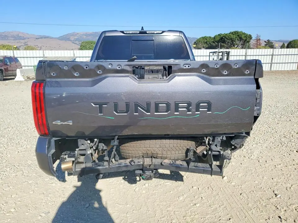 2022 TOYOTA TUNDRA SR5  