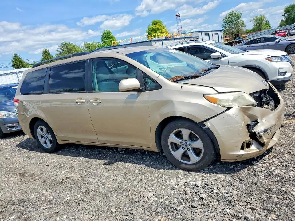 2011 TOYOTA SIENNA LE  