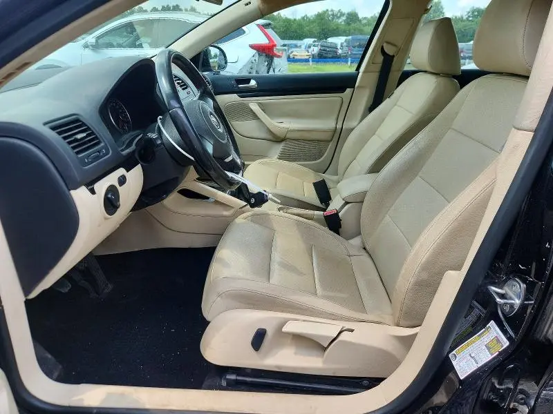 2010 VOLKSWAGEN JETTA SE  