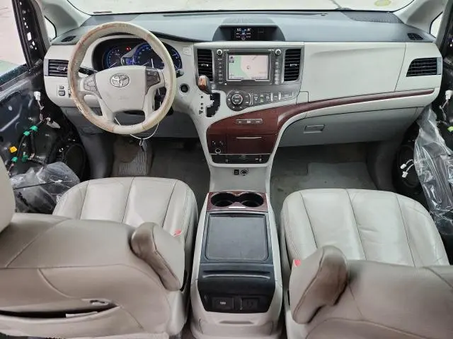 2012 TOYOTA SIENNA XLE  