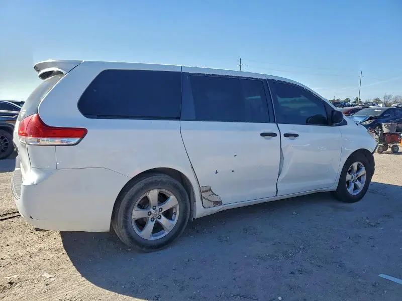2013 TOYOTA SIENNA   