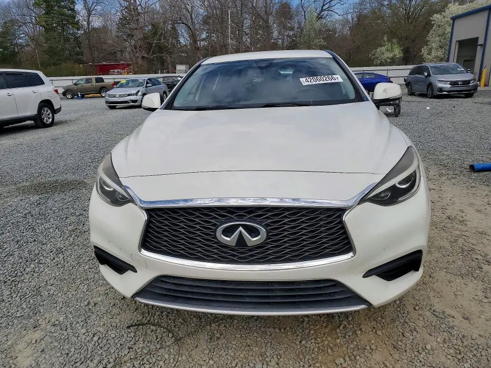 2017 INFINITI QX30 BASE  