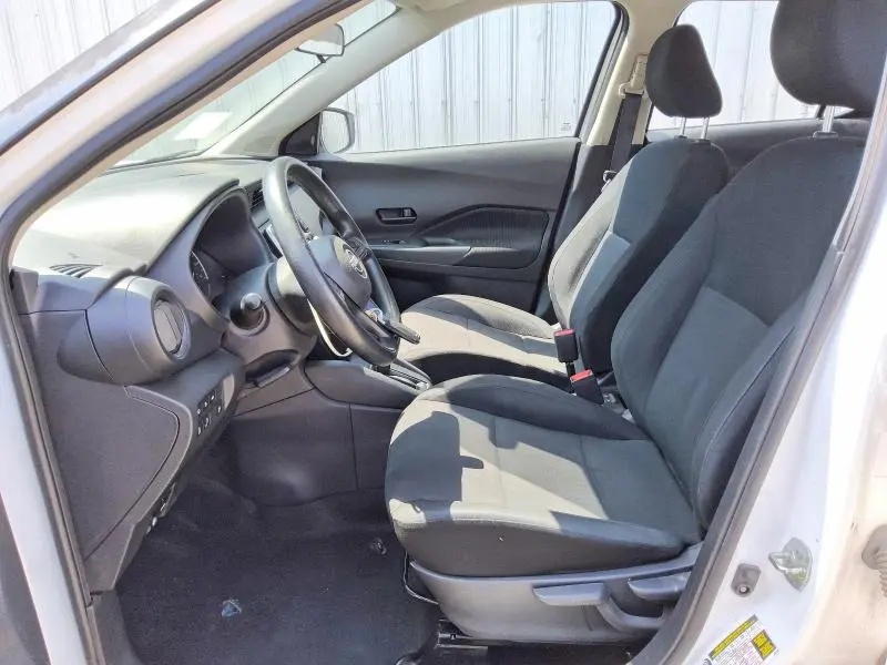 2023 NISSAN KICKS S  
