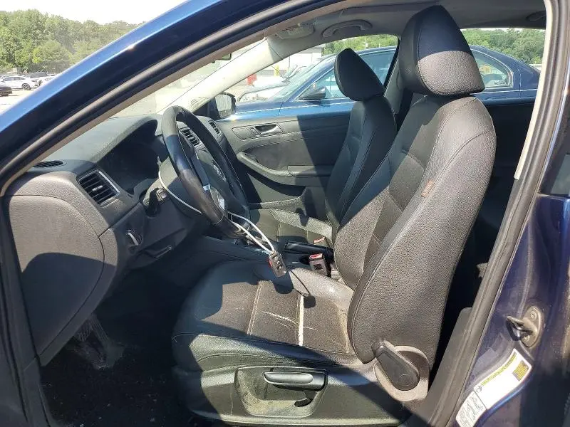 2011 VOLKSWAGEN JETTA SE  