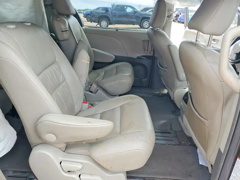 2016 TOYOTA SIENNA XLE PREMIUM 8-PASSENGER  
