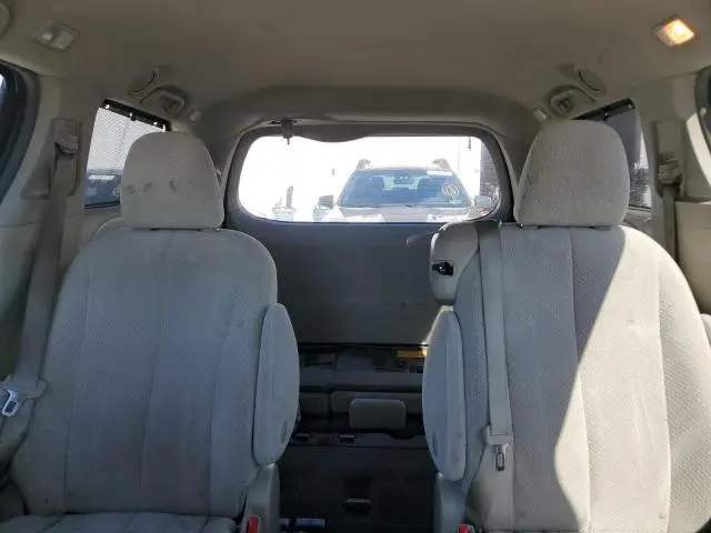 2013 TOYOTA SIENNA LE  
