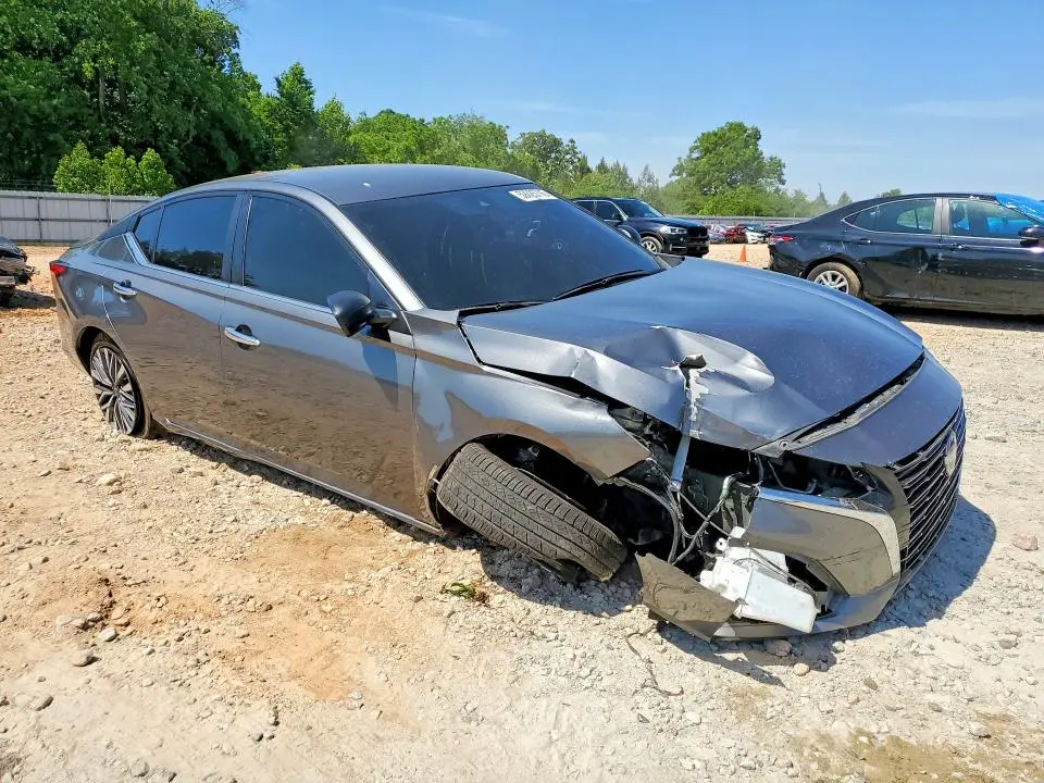 2024 NISSAN ALTIMA SV  