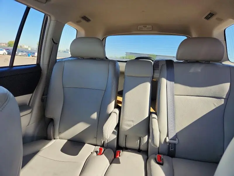 2012 TOYOTA HIGHLANDER SE  