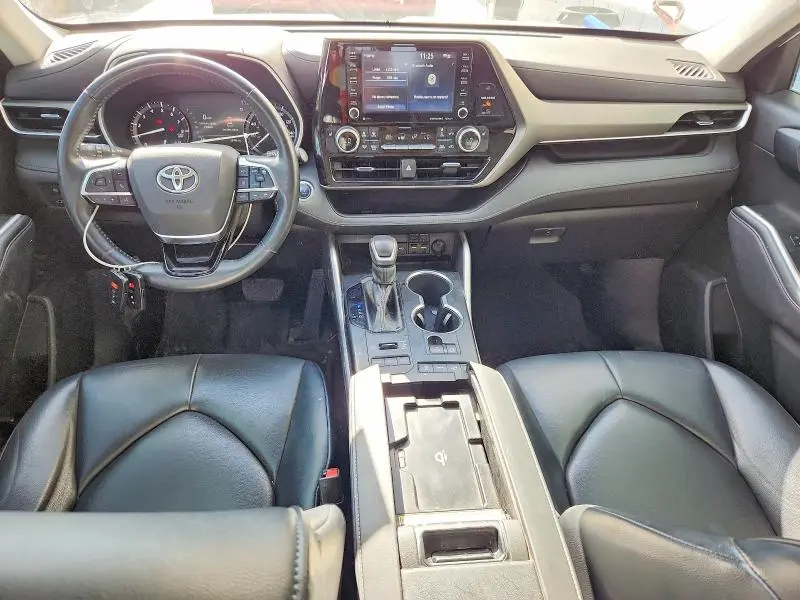 2021 TOYOTA HIGHLANDER XLE  