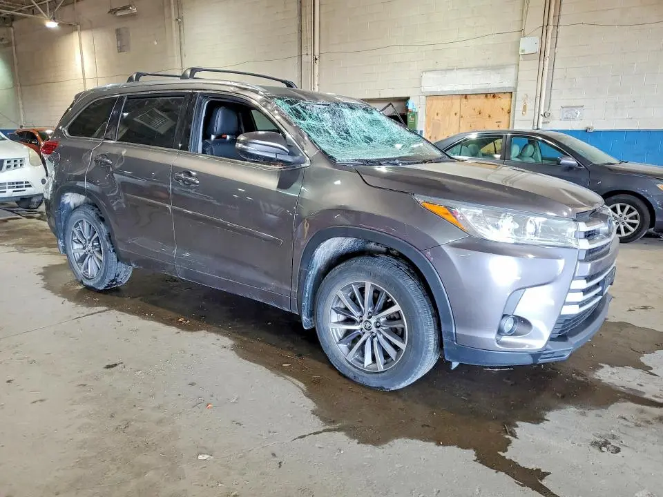 2018 TOYOTA HIGHLANDER XLE  