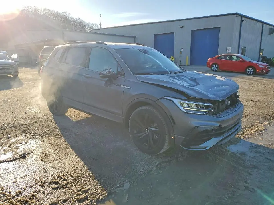 2024 VOLKSWAGEN TIGUAN SE R-LINE BLACK  