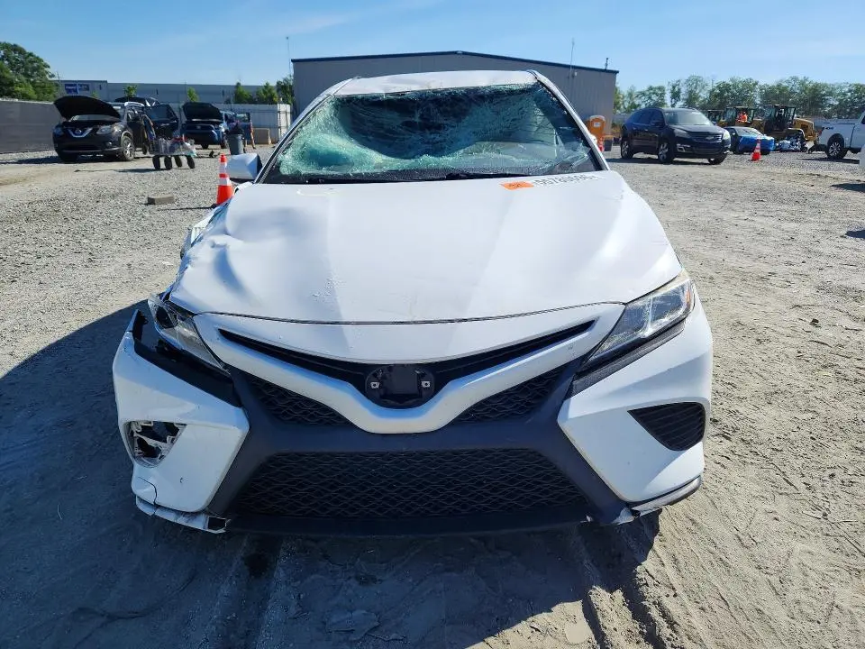 2020 TOYOTA CAMRY SE  