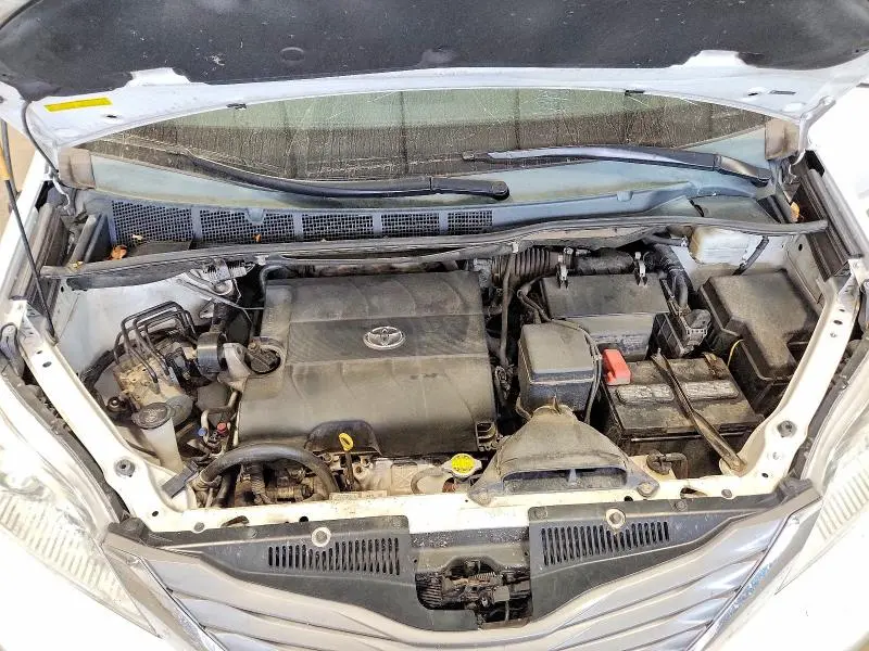 2014 TOYOTA SIENNA XLE 8-PASSENGER  