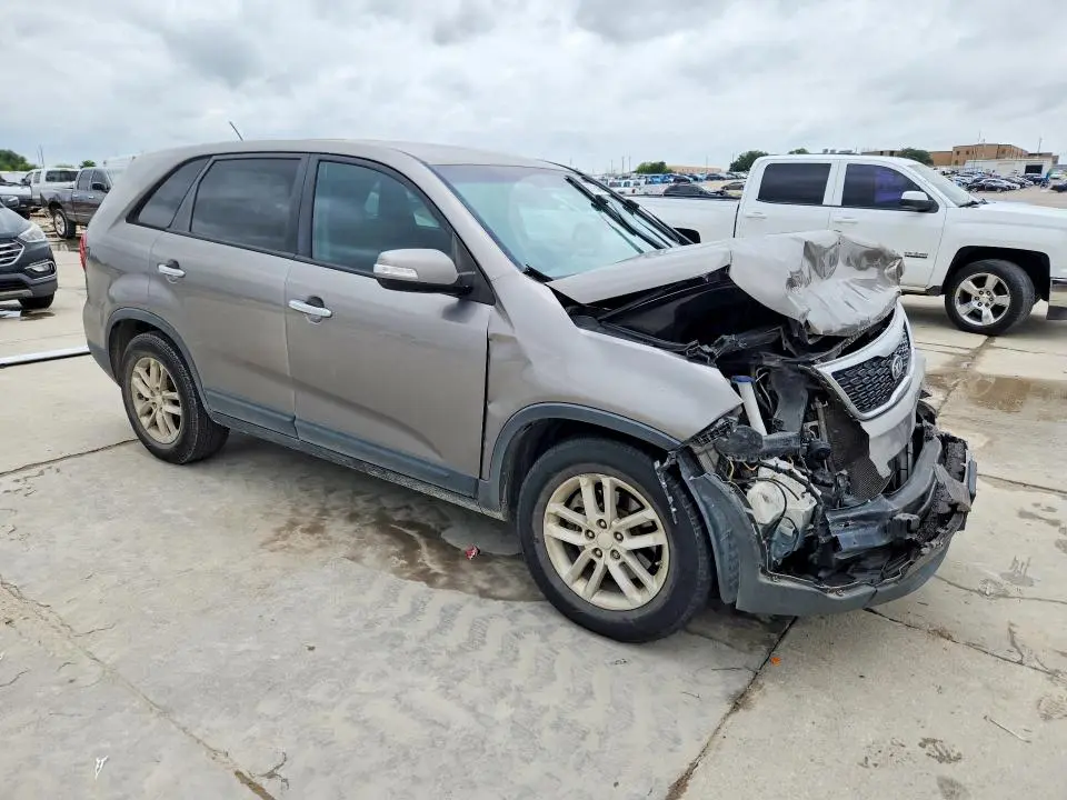 2014 KIA SORENTO LX  