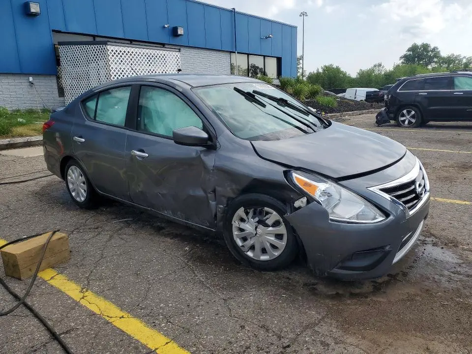 2019 NISSAN VERSA SV  