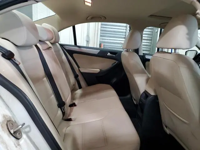 2017 VOLKSWAGEN JETTA SE  