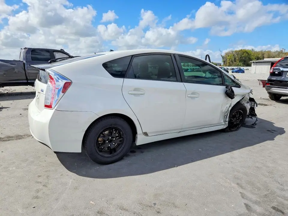 2013 TOYOTA PRIUS TWO  