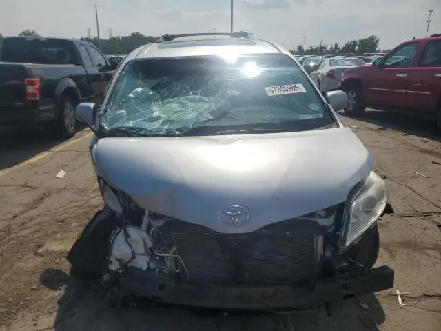 2013 TOYOTA SIENNA XLE  