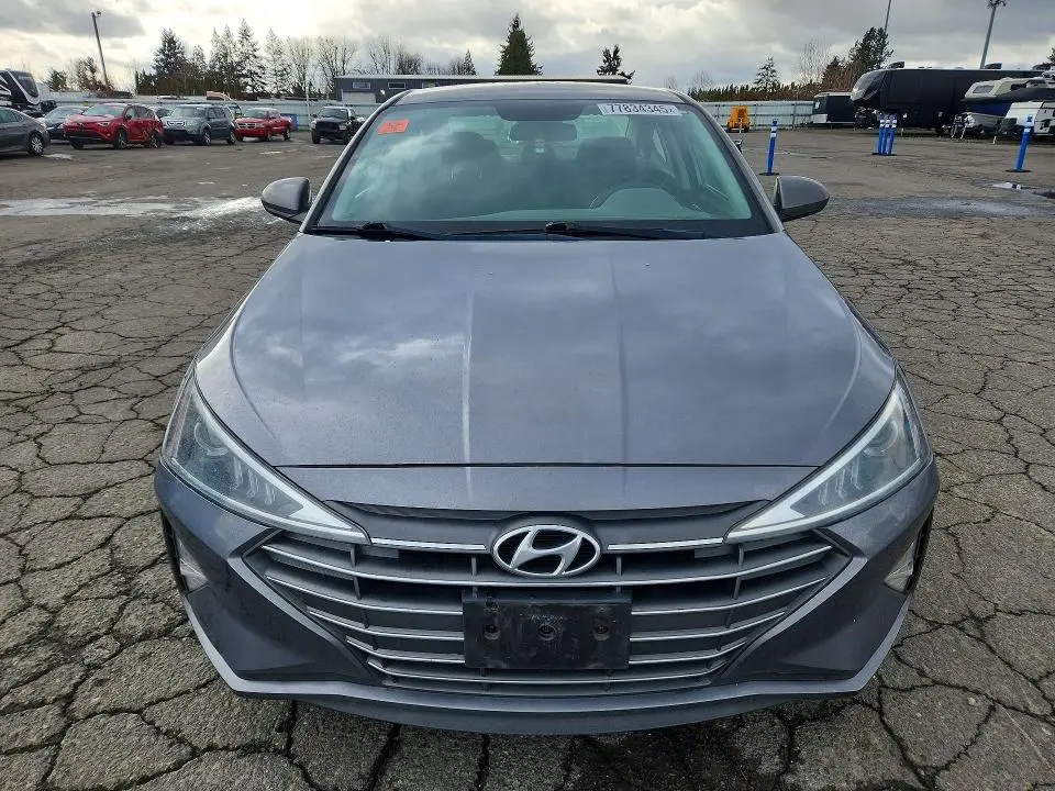 2019 HYUNDAI ELANTRA SE  
