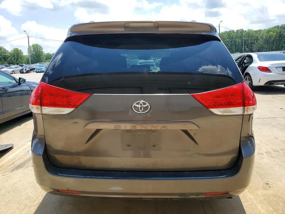 2011 TOYOTA SIENNA LE  