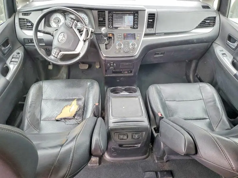 2019 TOYOTA SIENNA SE  