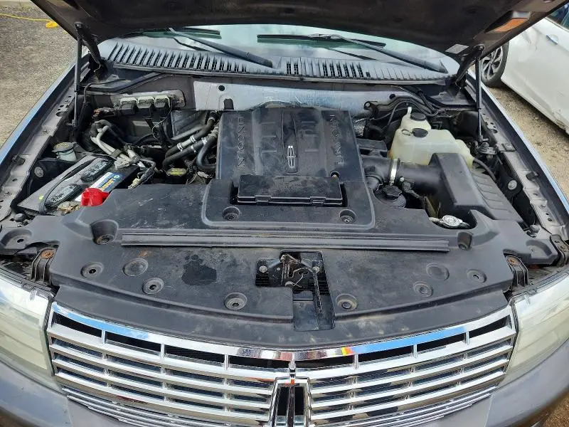2011 LINCOLN NAVIGATOR   