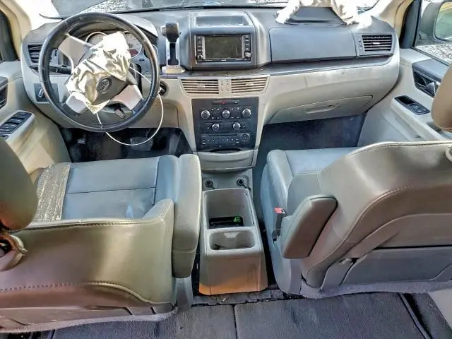 2010 VOLKSWAGEN ROUTAN SE  