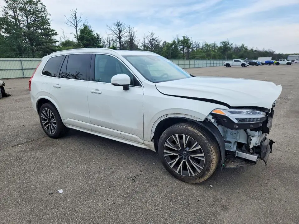 2022 VOLVO XC90 T6 MOMENTUM  