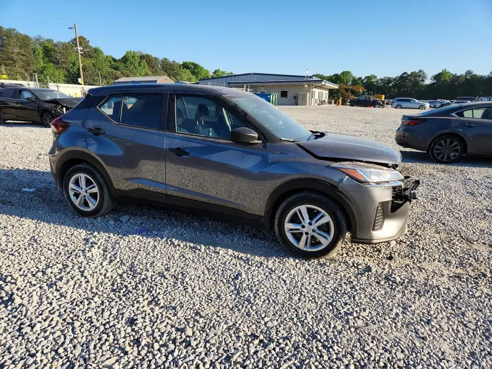 2023 NISSAN KICKS S  
