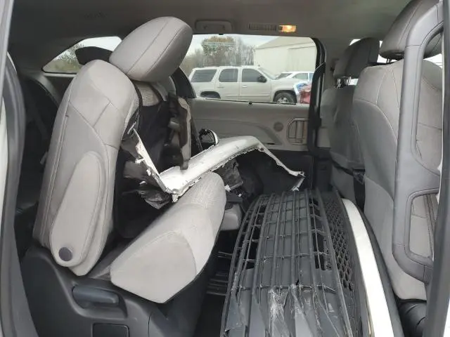 2024 TOYOTA SIENNA LE  