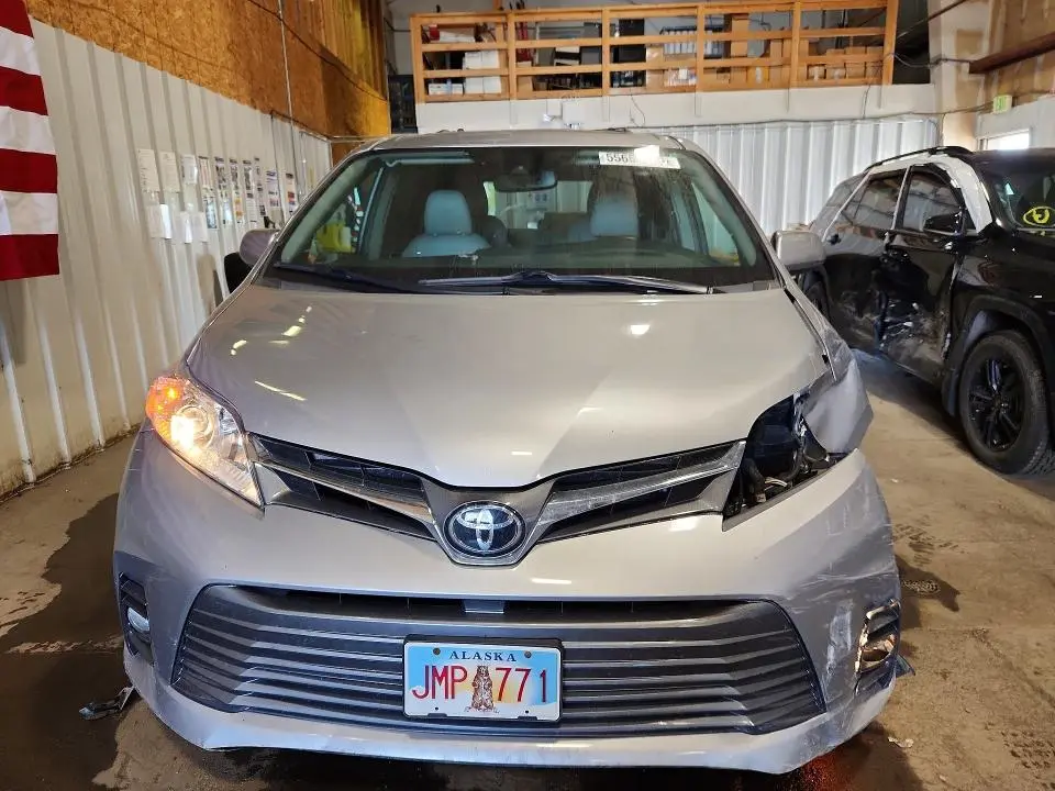 2018 TOYOTA SIENNA XLE 7-PASSENGER  