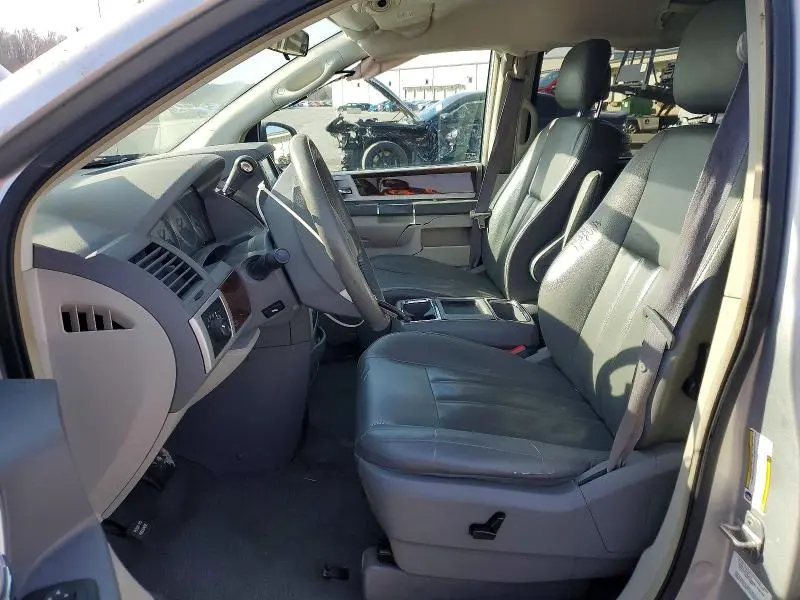 2010 CHRYSLER TOWN & COUNTRY TOURING  