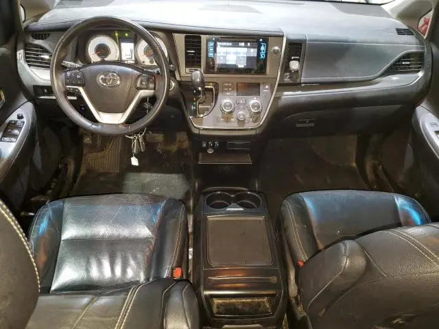 2017 TOYOTA SIENNA SE  