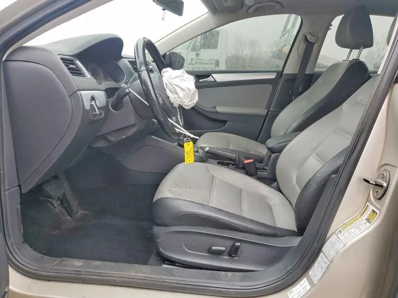 2013 VOLKSWAGEN JETTA   