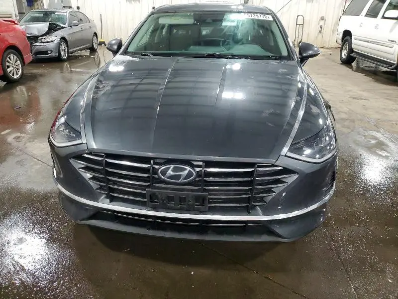 2022 HYUNDAI SONATA SE  