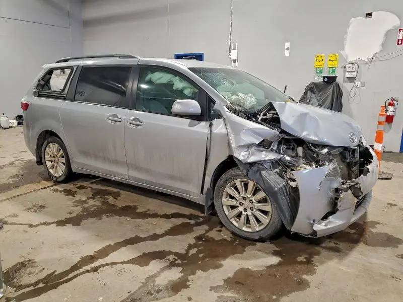 2015 TOYOTA SIENNA LE  