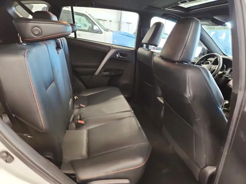 2016 TOYOTA RAV4 SE  