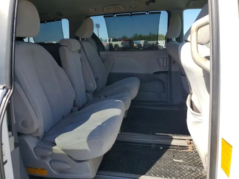 2011 TOYOTA SIENNA LE  