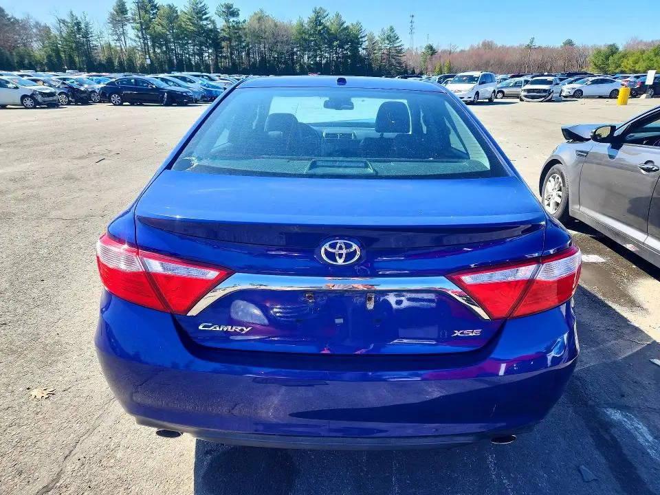 2015 TOYOTA CAMRY XSE V6  