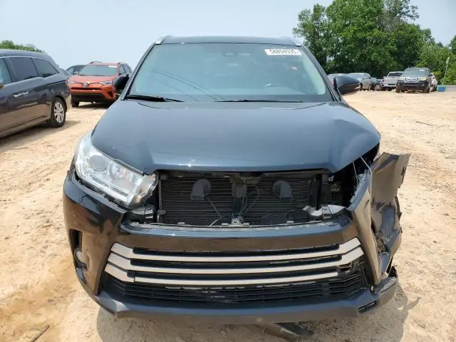 2019 TOYOTA HIGHLANDER SE  
