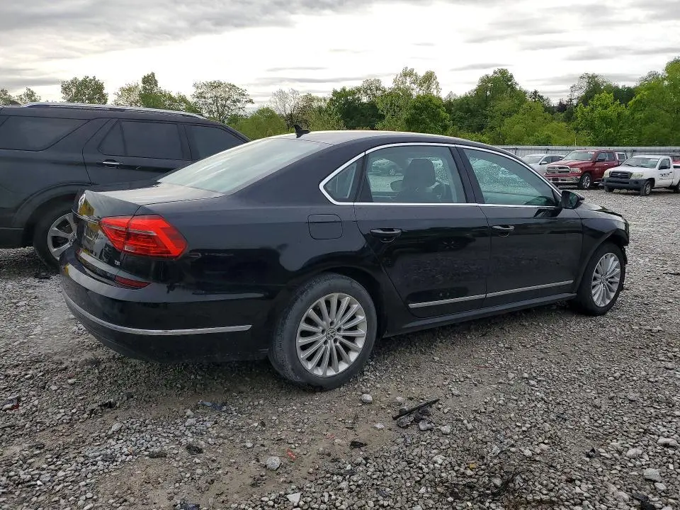 2016 VOLKSWAGEN PASSAT SE  