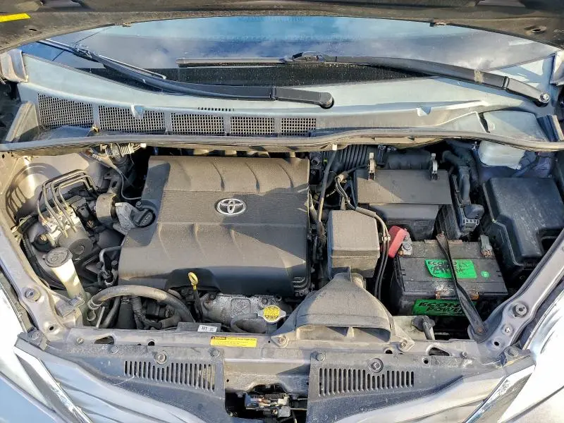 2013 TOYOTA SIENNA   