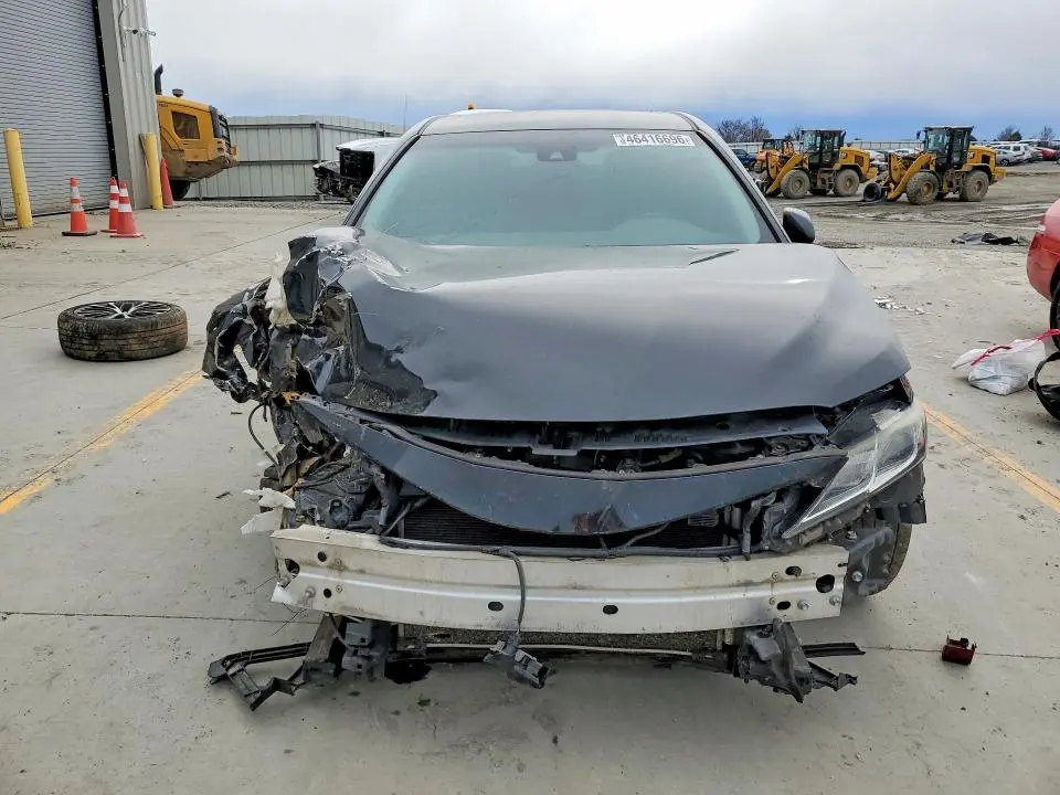 2019 TOYOTA CAMRY SE  