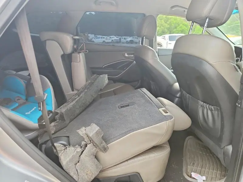 2017 HYUNDAI SANTA FE SE  
