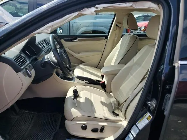 2018 VOLKSWAGEN PASSAT SE  