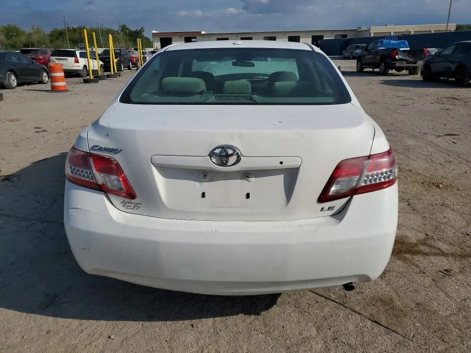 2010 TOYOTA CAMRY LE  