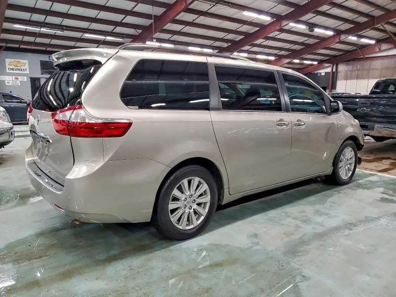 2017 TOYOTA SIENNA XLE  