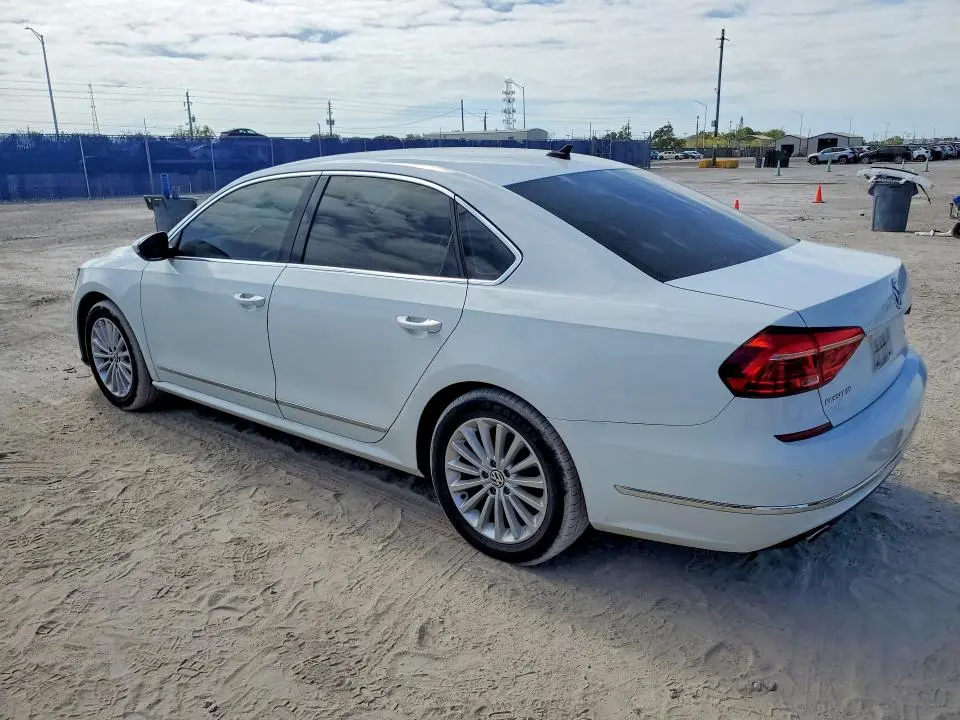 2016 VOLKSWAGEN PASSAT SE  